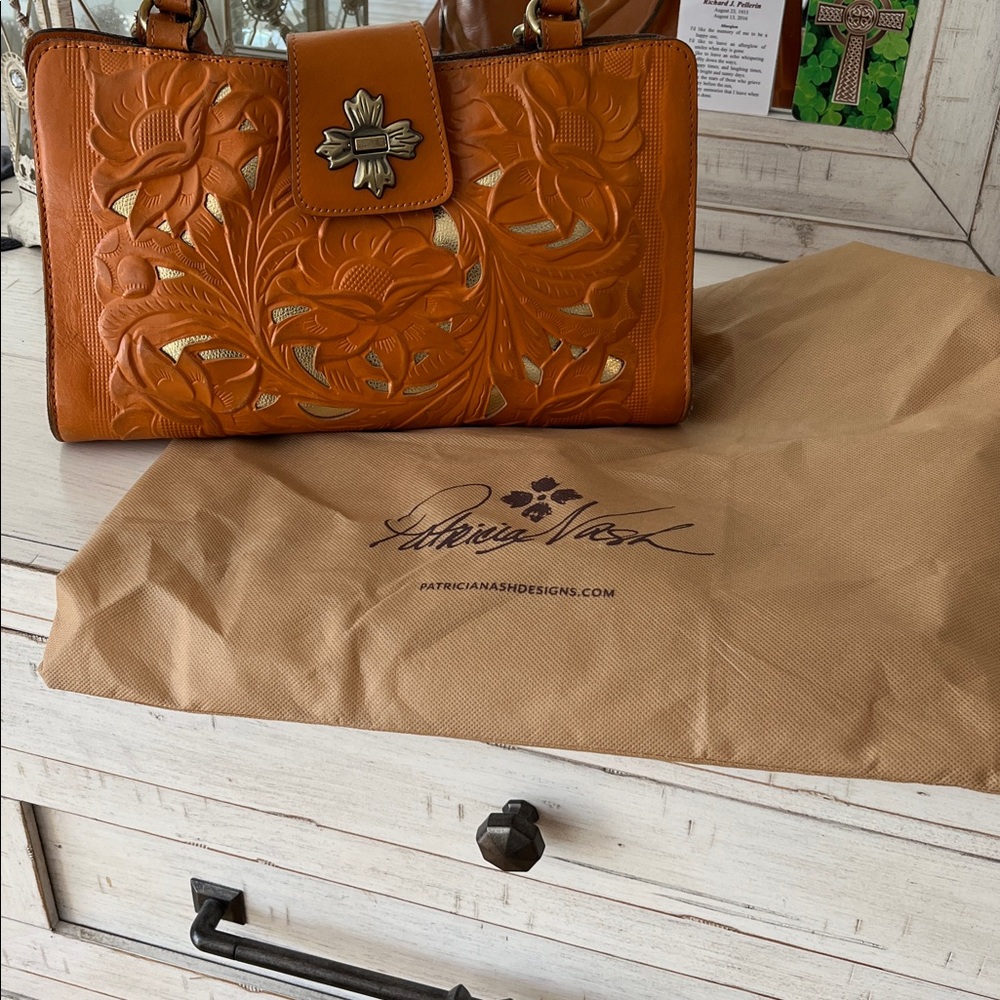 Patricia Nash leather purse - Picture 6 of 6